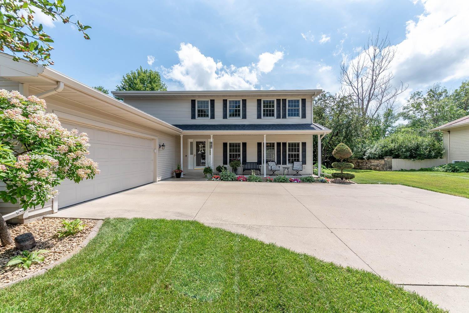 Property Photo: 1030 Oak Terrace Drive MN 56003