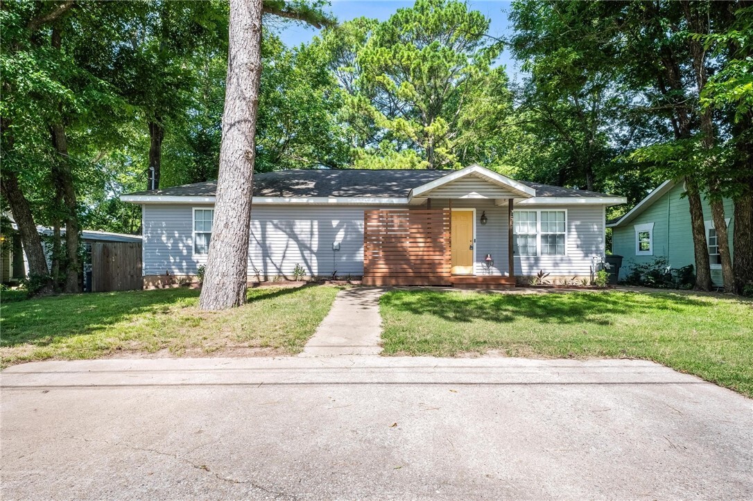 517 S Washington Avenue  Fayetteville AR 72701 photo
