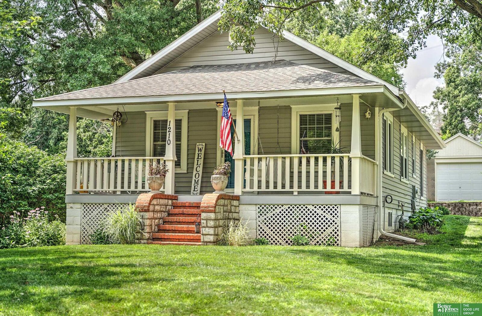 Property Photo:  1210 Prairie Avenue  NE 68005 