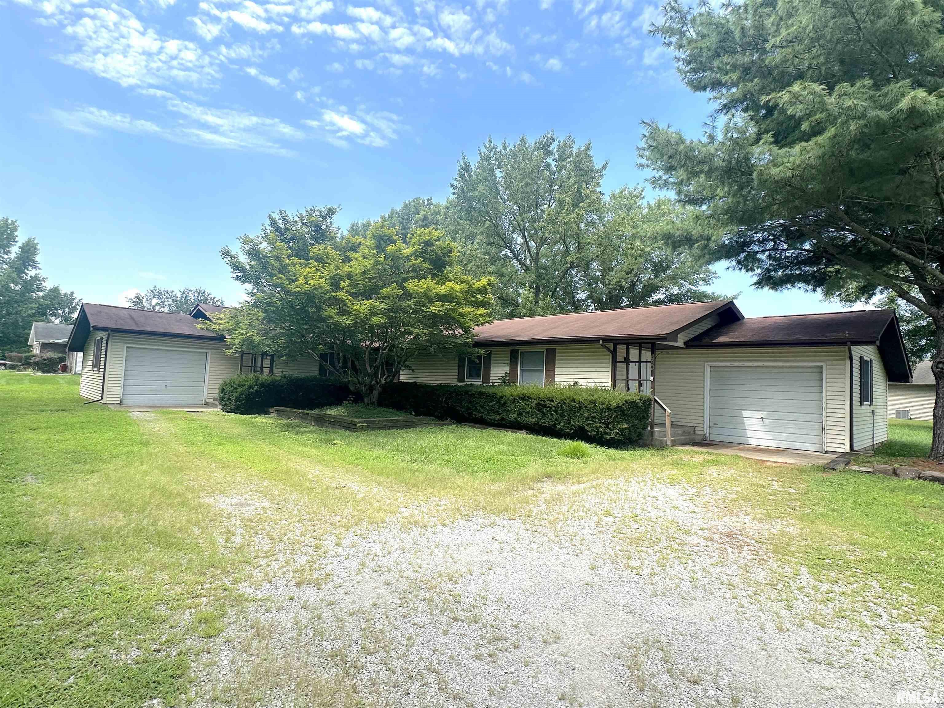 5559 Country Club Road  Murphysboro IL 62966 photo