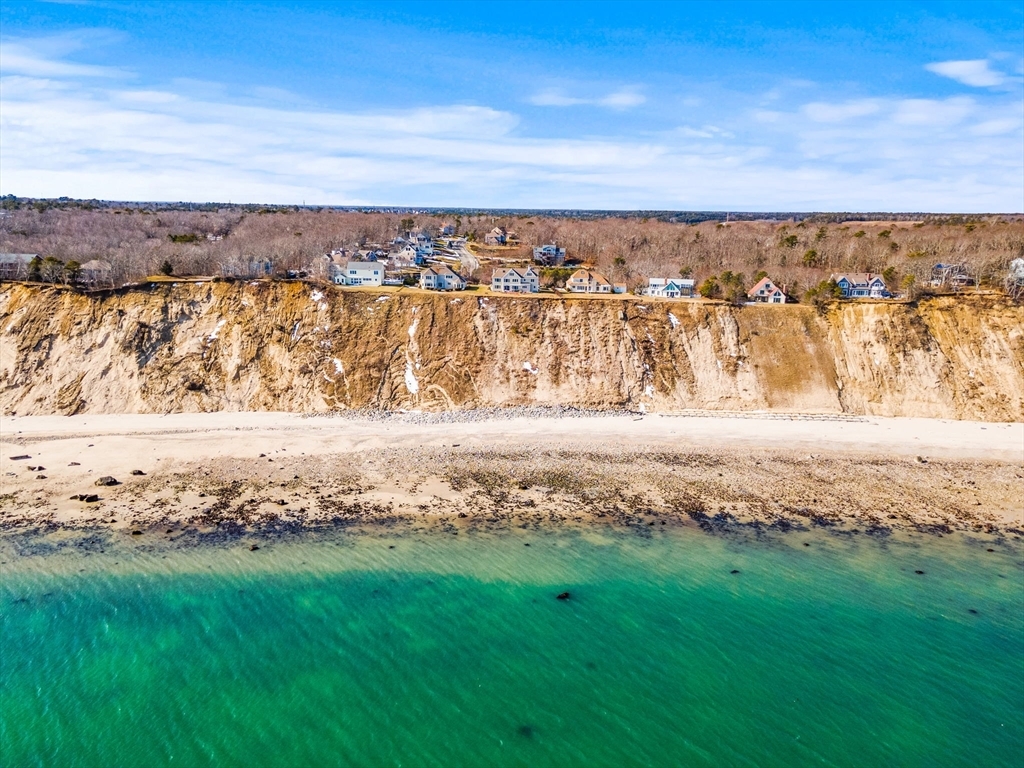 Property Photo:  42 Oak Bluff Cir H  MA 02360 