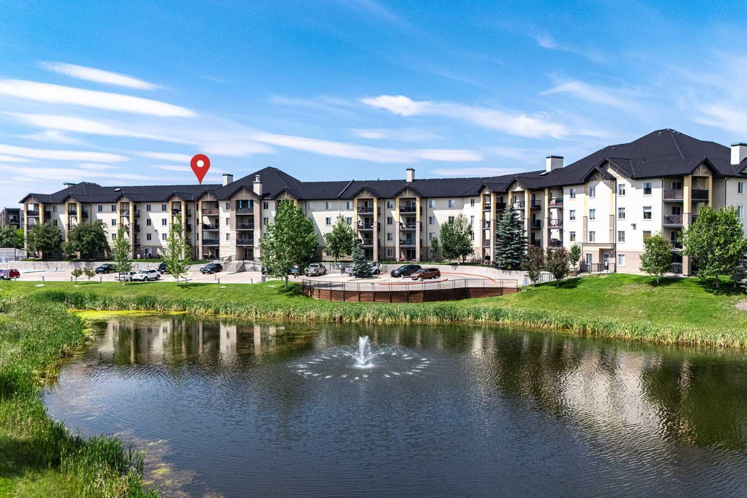 Photo de la propriété: 304 Mackenzie Way SW 8213 AB T4B 3H8
