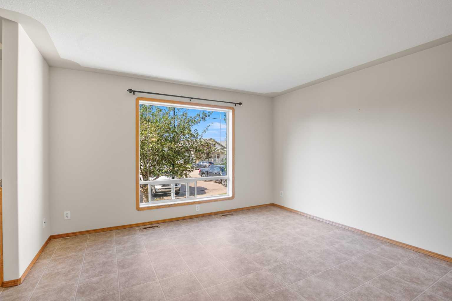 Property Photo:  83 Doherty Close  AB T4R 3G1 