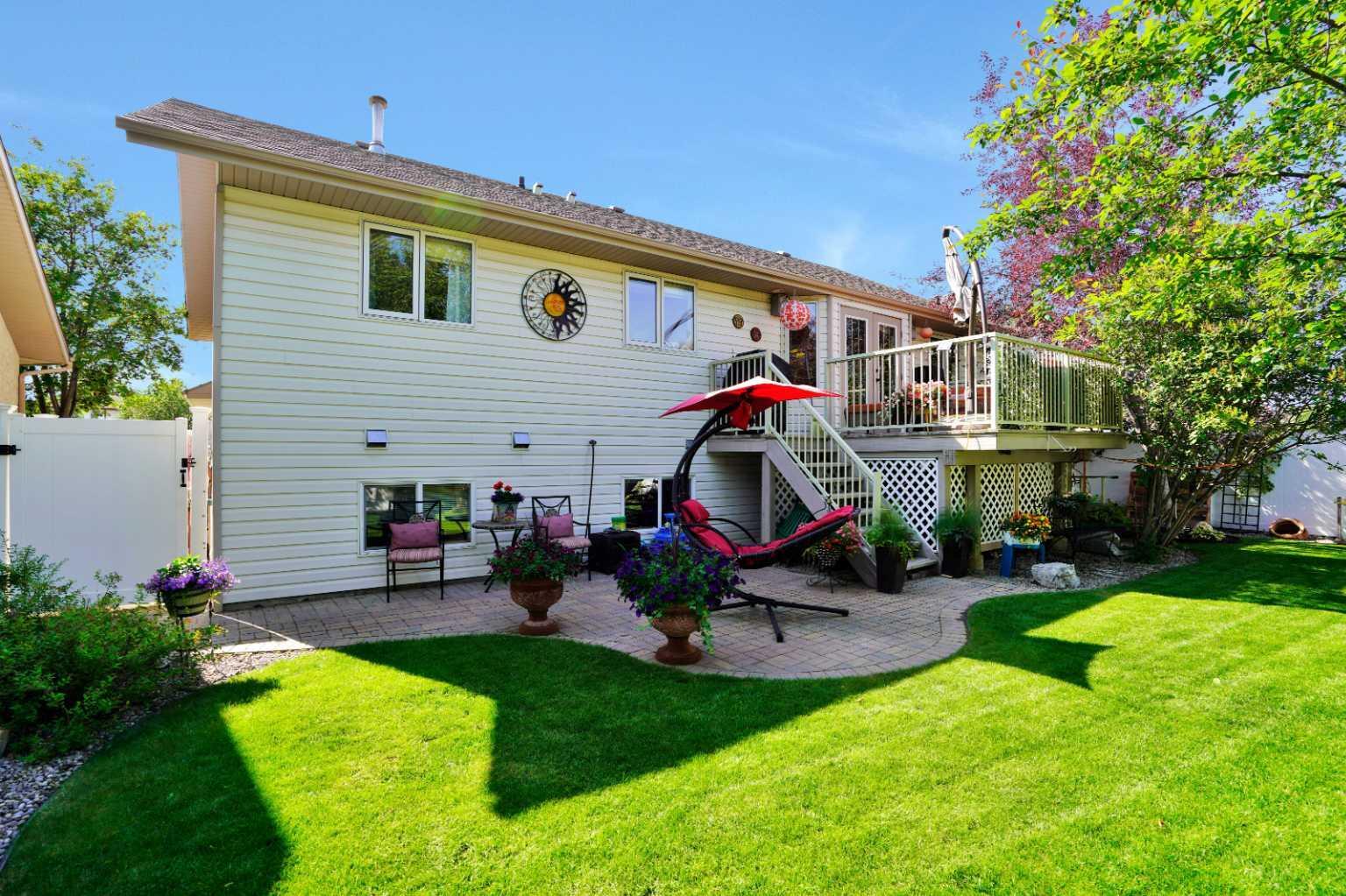 Property Photo: 7 Revie Close AB T4P 3N9