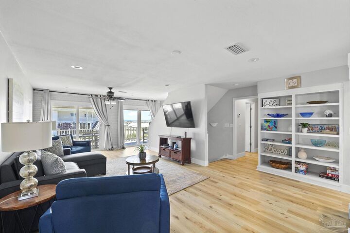 Property Photo: 1303 Ariola Dr FL 32561
