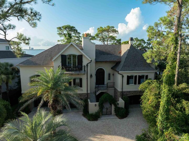 Property Photo: 1203 Soundview Trl FL 32561
