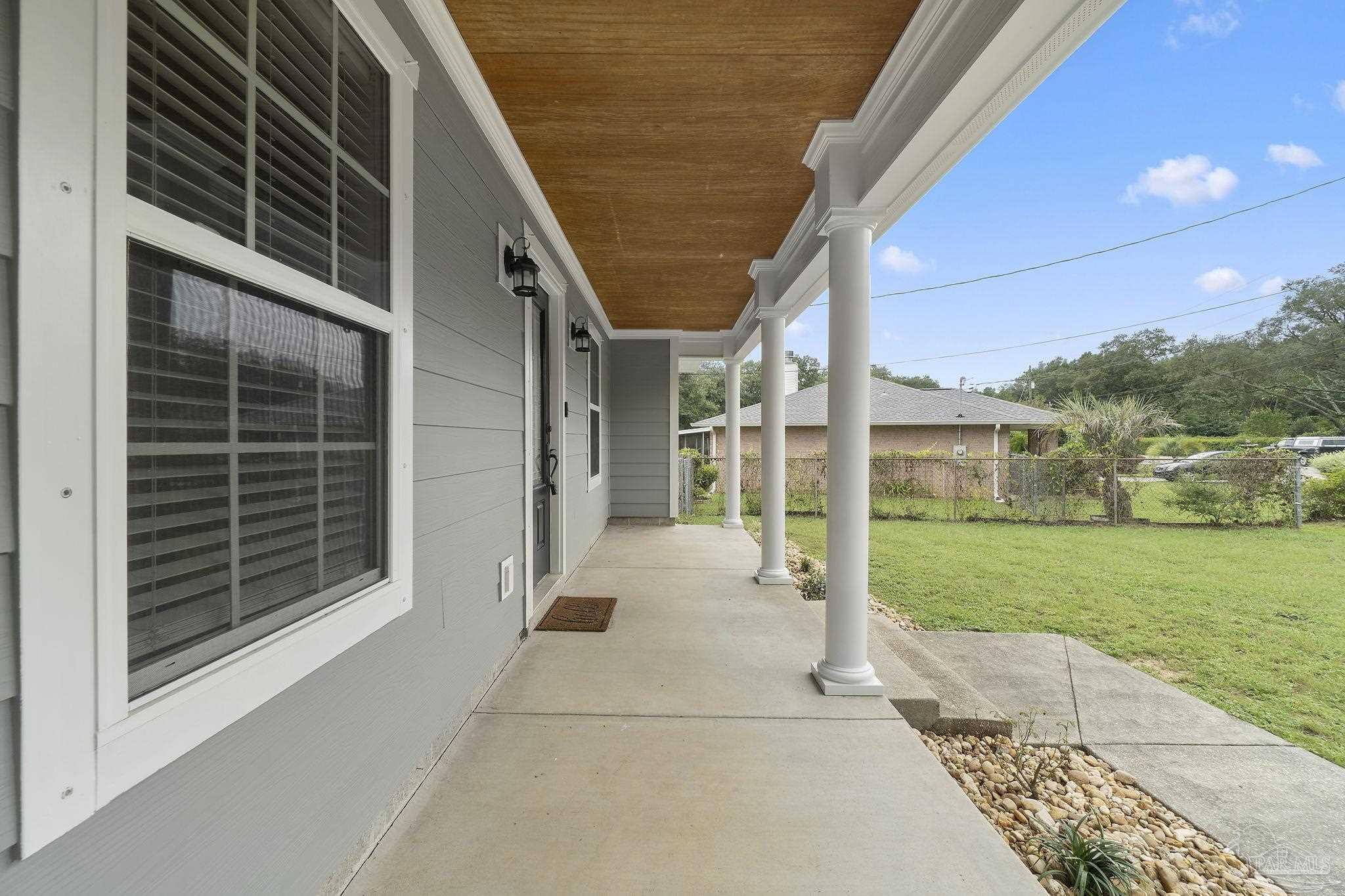 Property Photo: 5695 Meadowlark Cir FL 32570