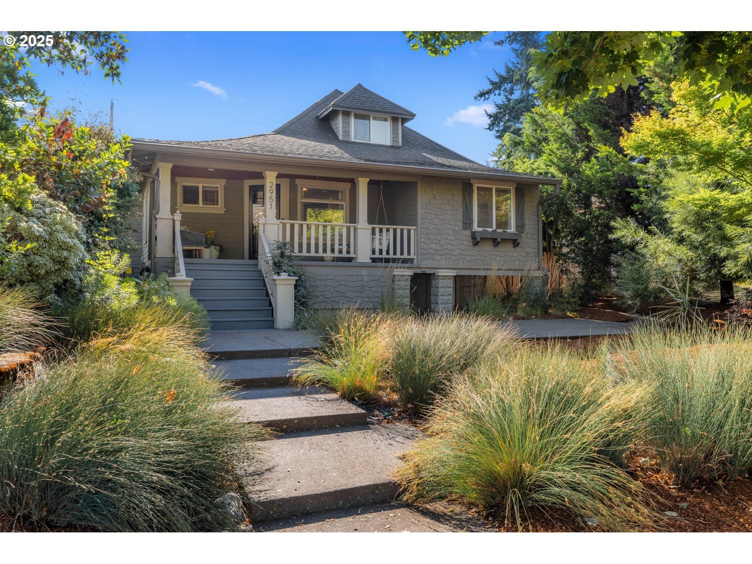 Property Photo: 2951 N Willamette Blvd OR 97217