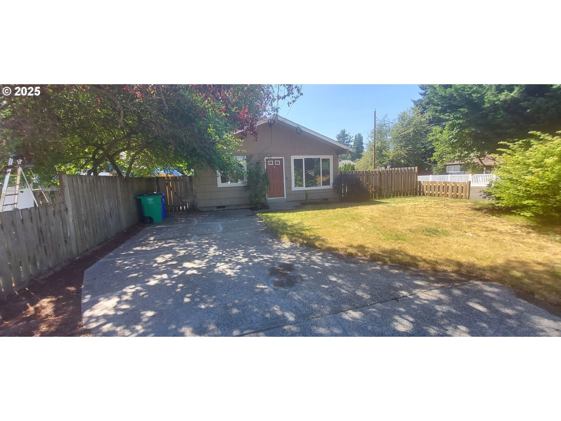 Property Photo: 6705 SE 93rd Ave OR 97266
