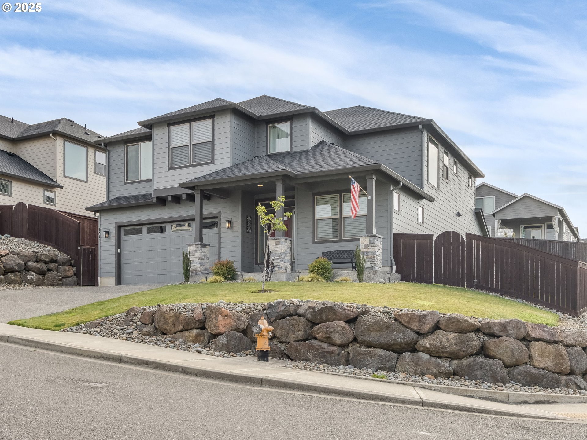 Property Photo: 703 E Tanoak Ave WA 98629