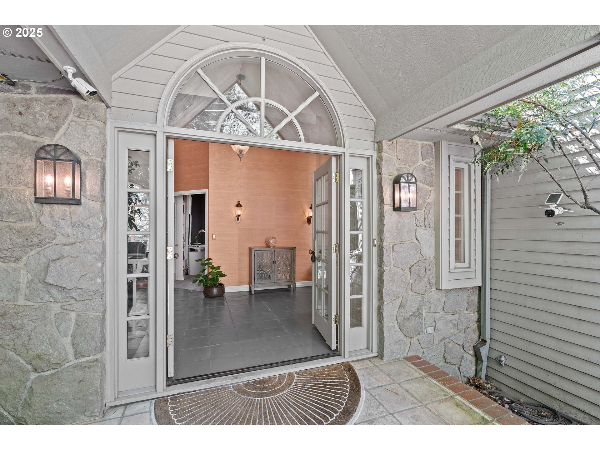 Property Photo: 5112 SW Hewett Blvd OR 97221