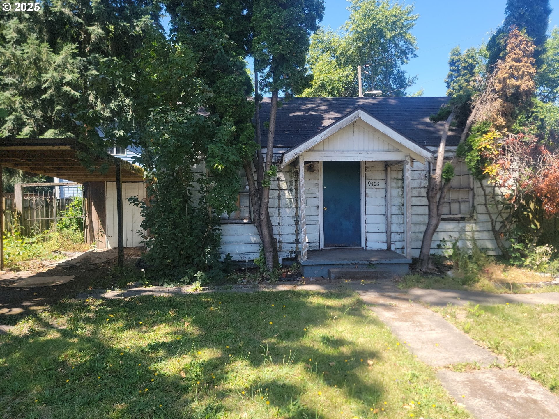 Property Photo:  9403 NE Gertz Ct  OR 97211 