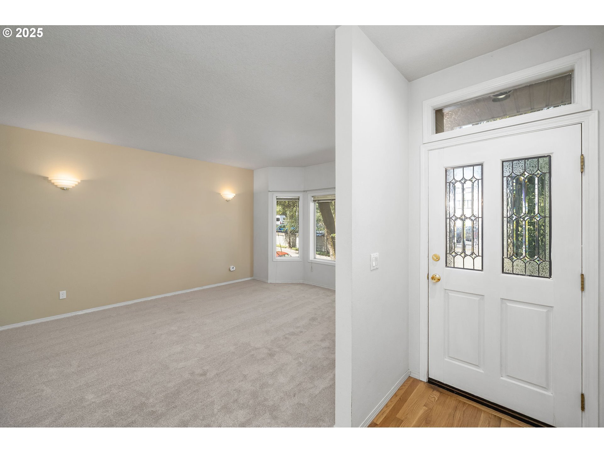 Property Photo:  236 S Sweeney St  OR 97239 