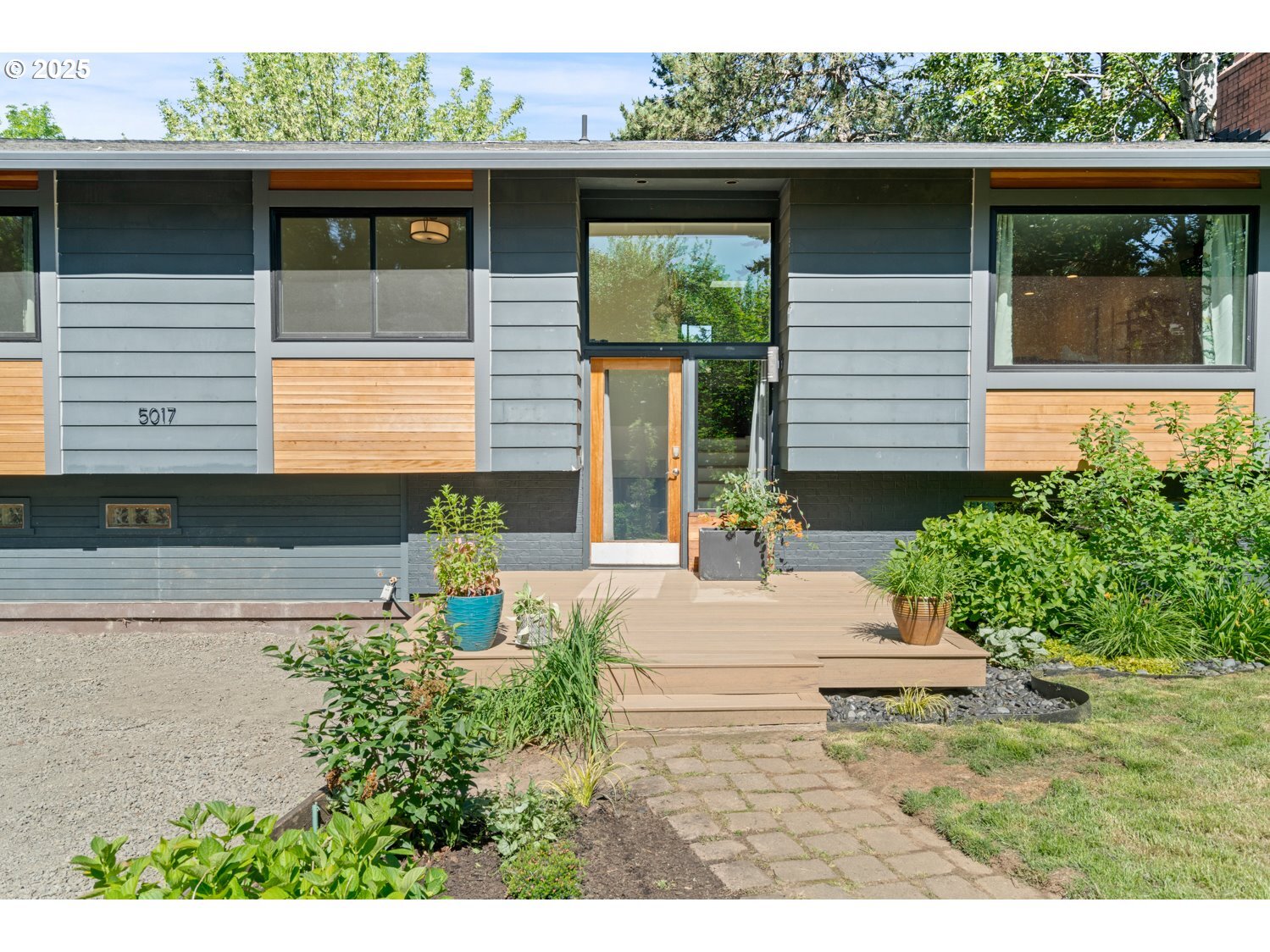 Property Photo: 5017 SW Fairvale Ct OR 97221