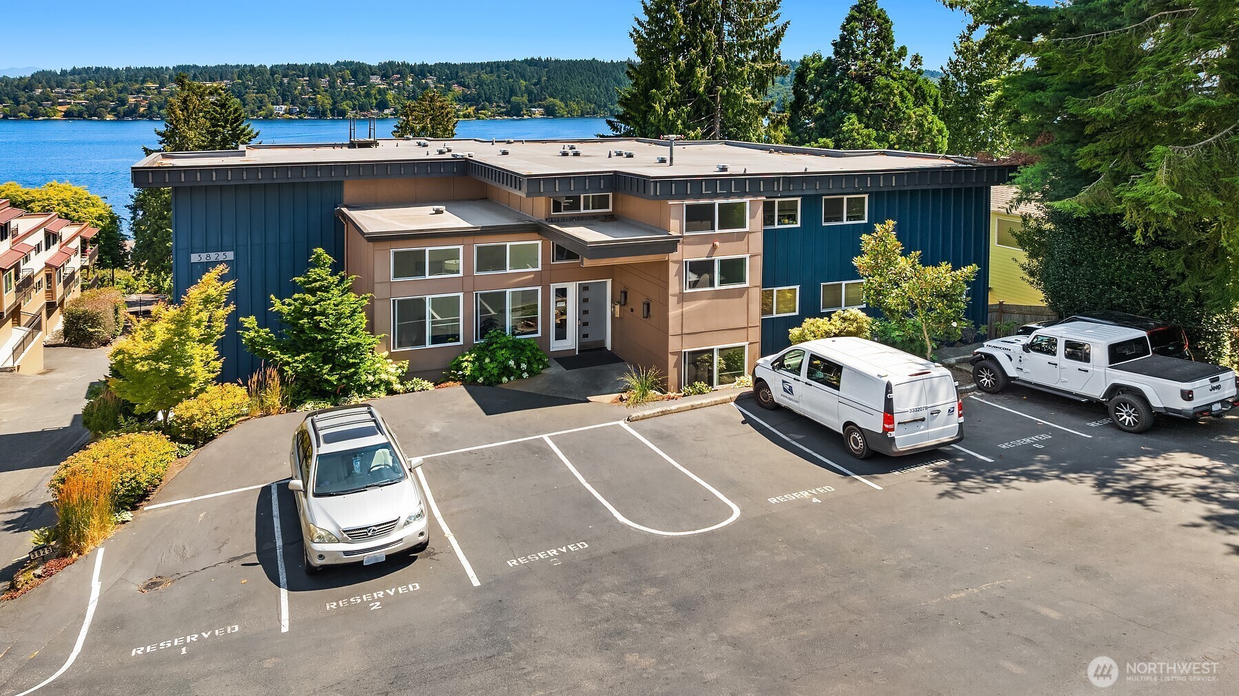 Property Photo: 3825 NE 155th Place 300 WA 98155