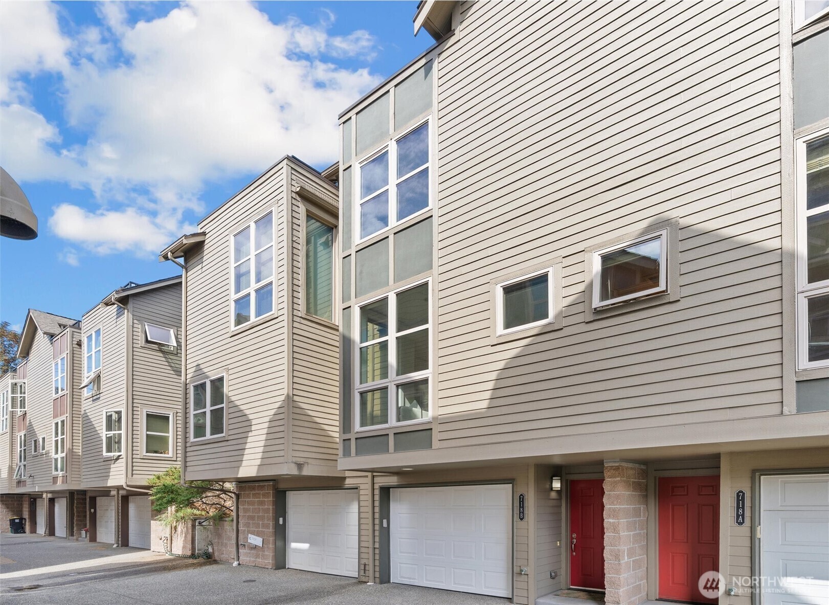 Property Photo: 718 Nob Hill Avenue N B WA 98109