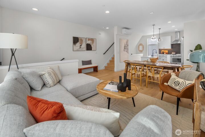 Property Photo: 505 11th Avenue E WA 98102