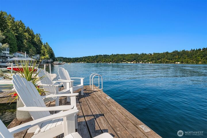 Property Photo:  1814 W Lake Sammamish Parkway NE  WA 98008 