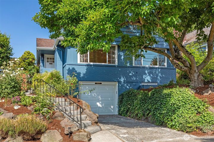 5037  38th Avenue NE  Seattle WA 98105 photo