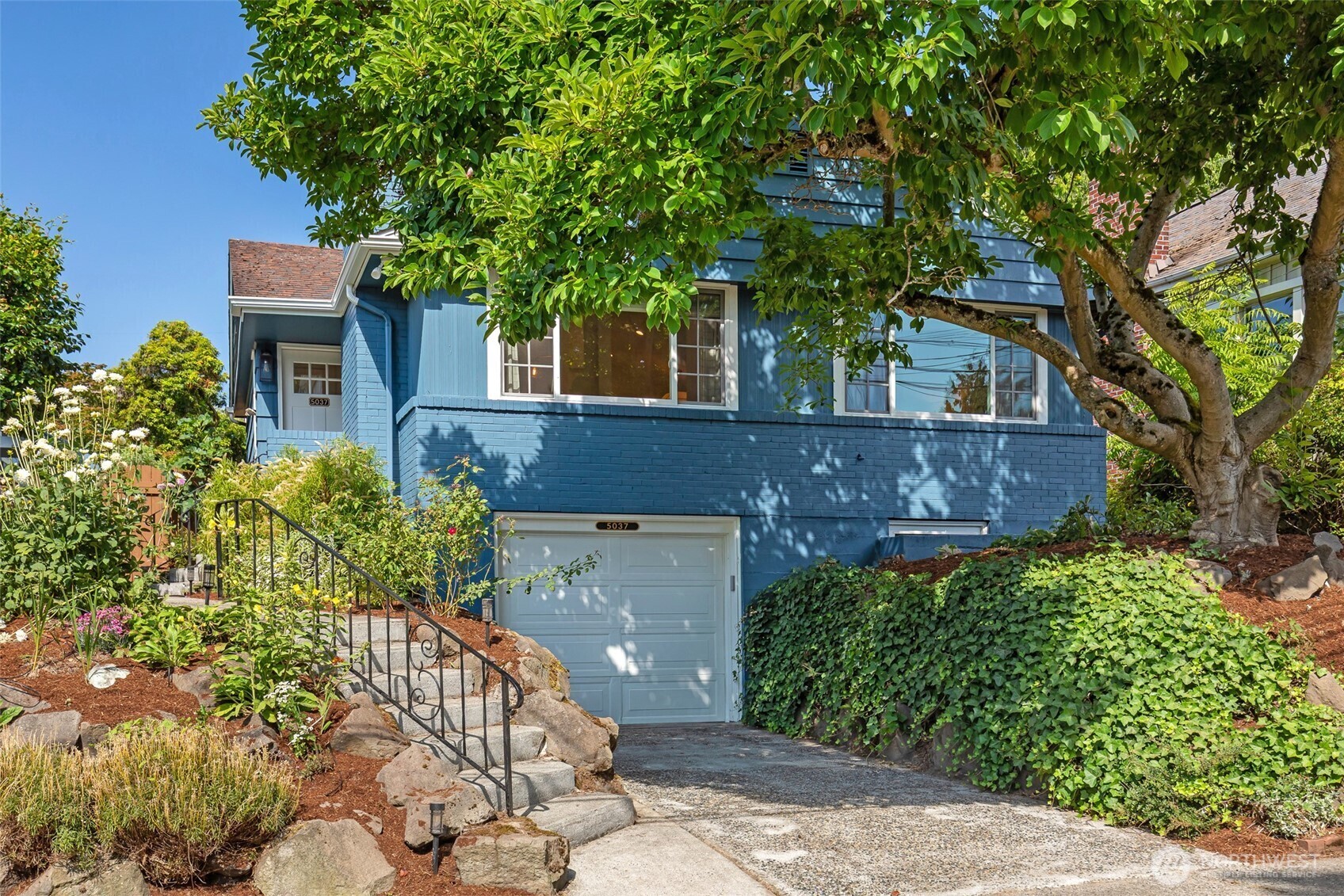 Property Photo:  5037  38th Avenue NE  WA 98105 