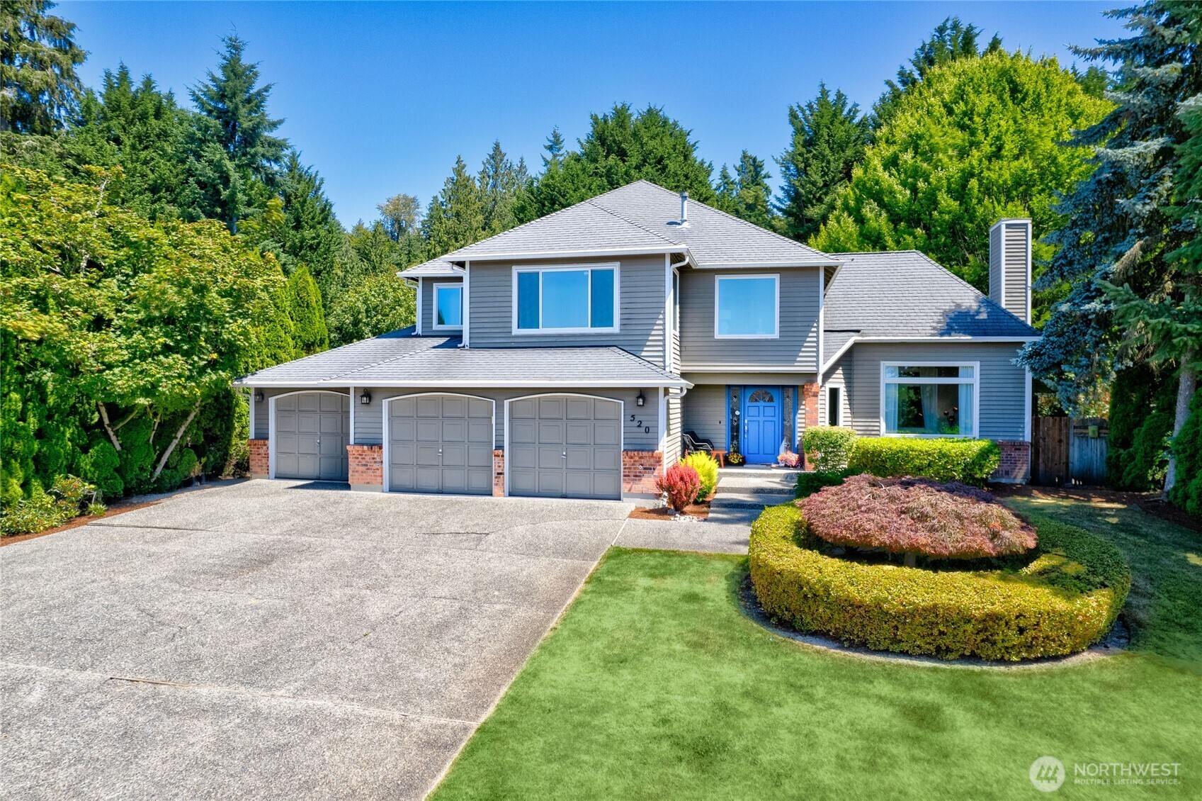 Property Photo:  520  208th Avenue NE  WA 98074 