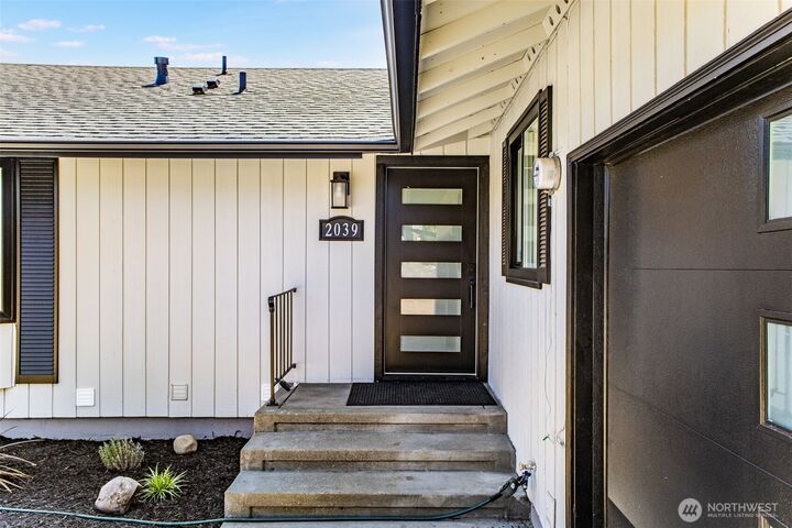 Property Photo:  2039 S 232nd Place  WA 98198 
