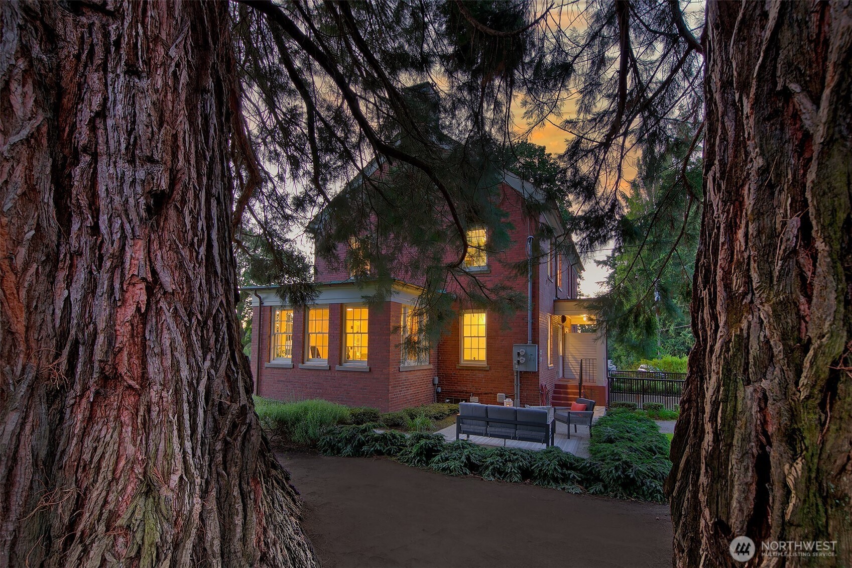 Property Photo: 4404 Montana Circle W WA 98199