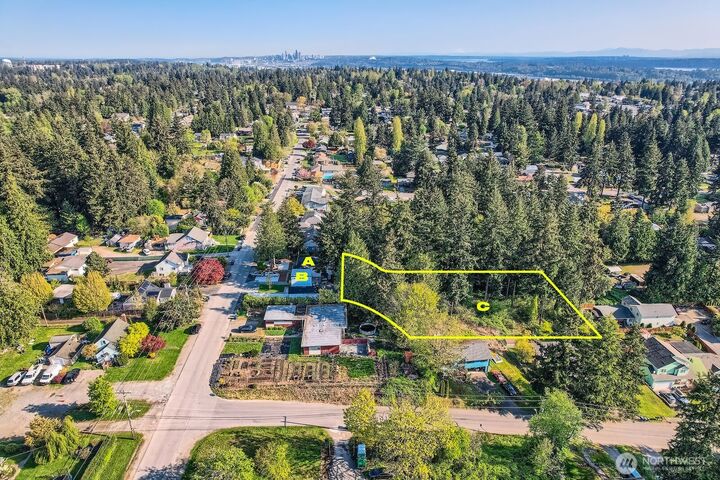 Property Photo:  13240  12th Avenue S Unit C  WA 98168 