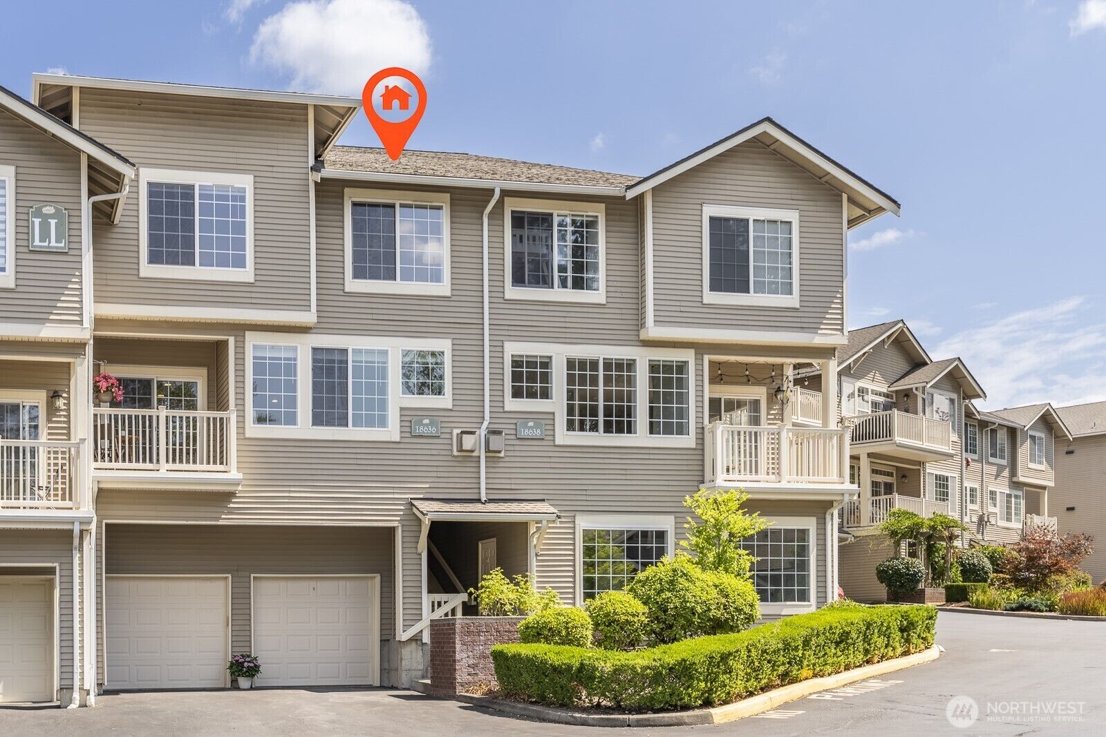 Property Photo:  18636 NE 55th Way  WA 98052 