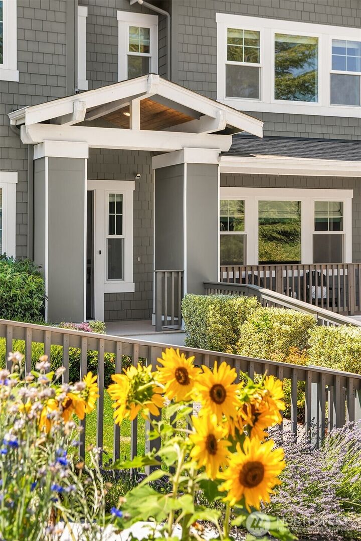 Property Photo: 2907 Queen Anne Avenue N WA 98109