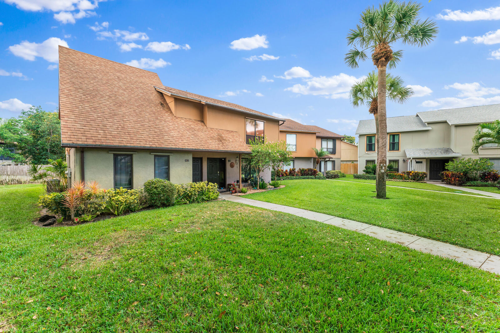 Property Photo:  912 Sandtree Drive  FL 33403 