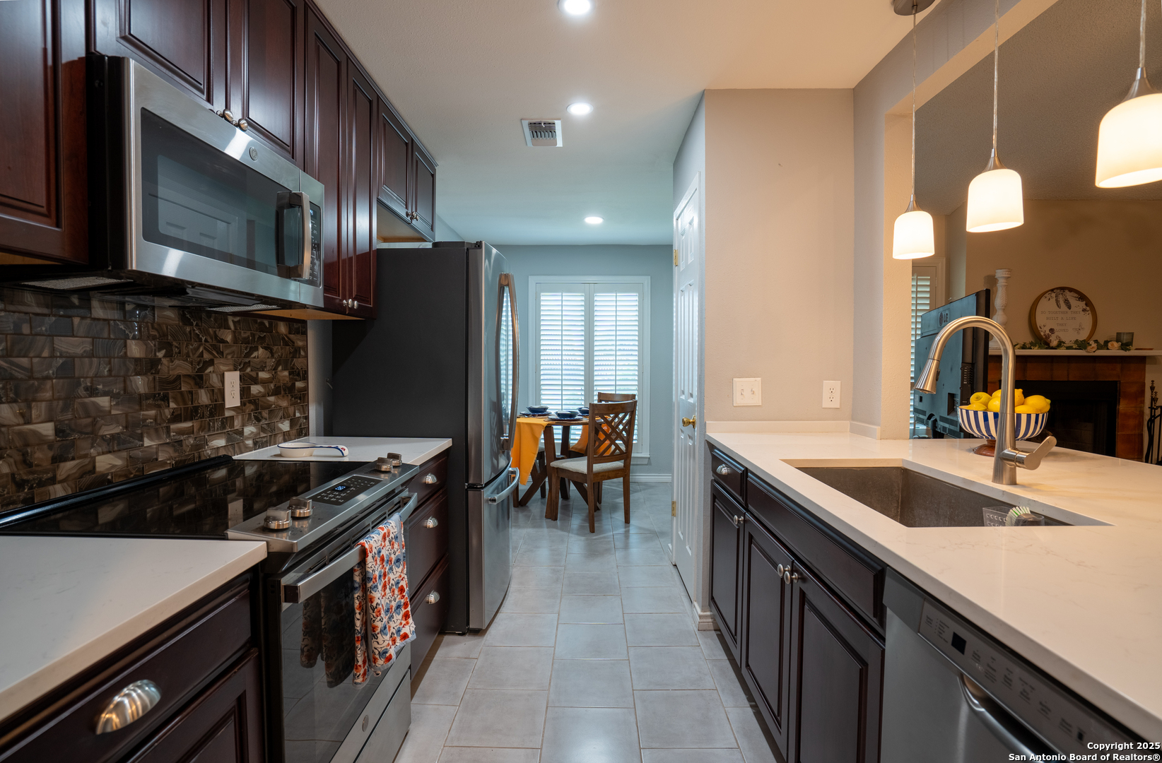 Property Photo: 2255 Thousand Oaks Dr 105 TX 78232