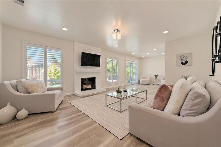 Property Photo: 907 Bainbridge Ct CA 94087