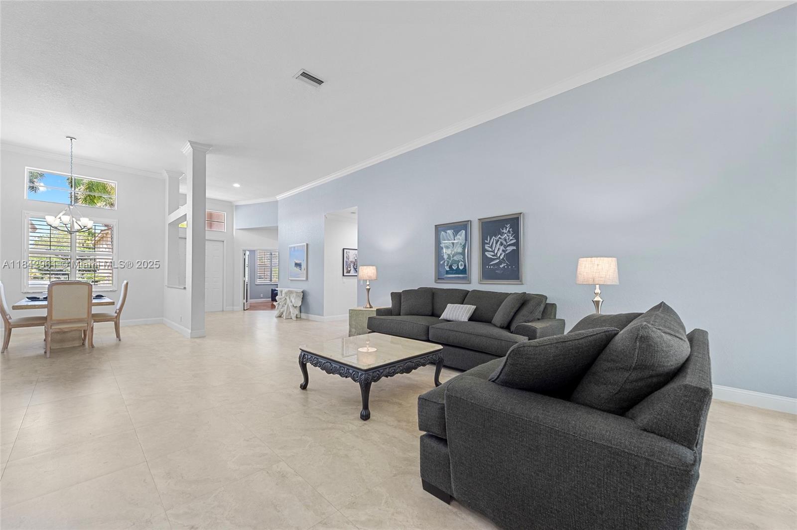 Property Photo:  2530 Hunters Run Way  FL 33327 
