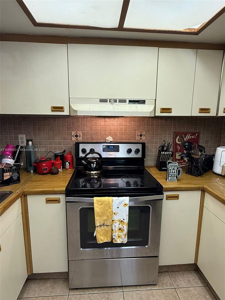 Property Photo: 9015 SW 125th Ave N204 FL 33186