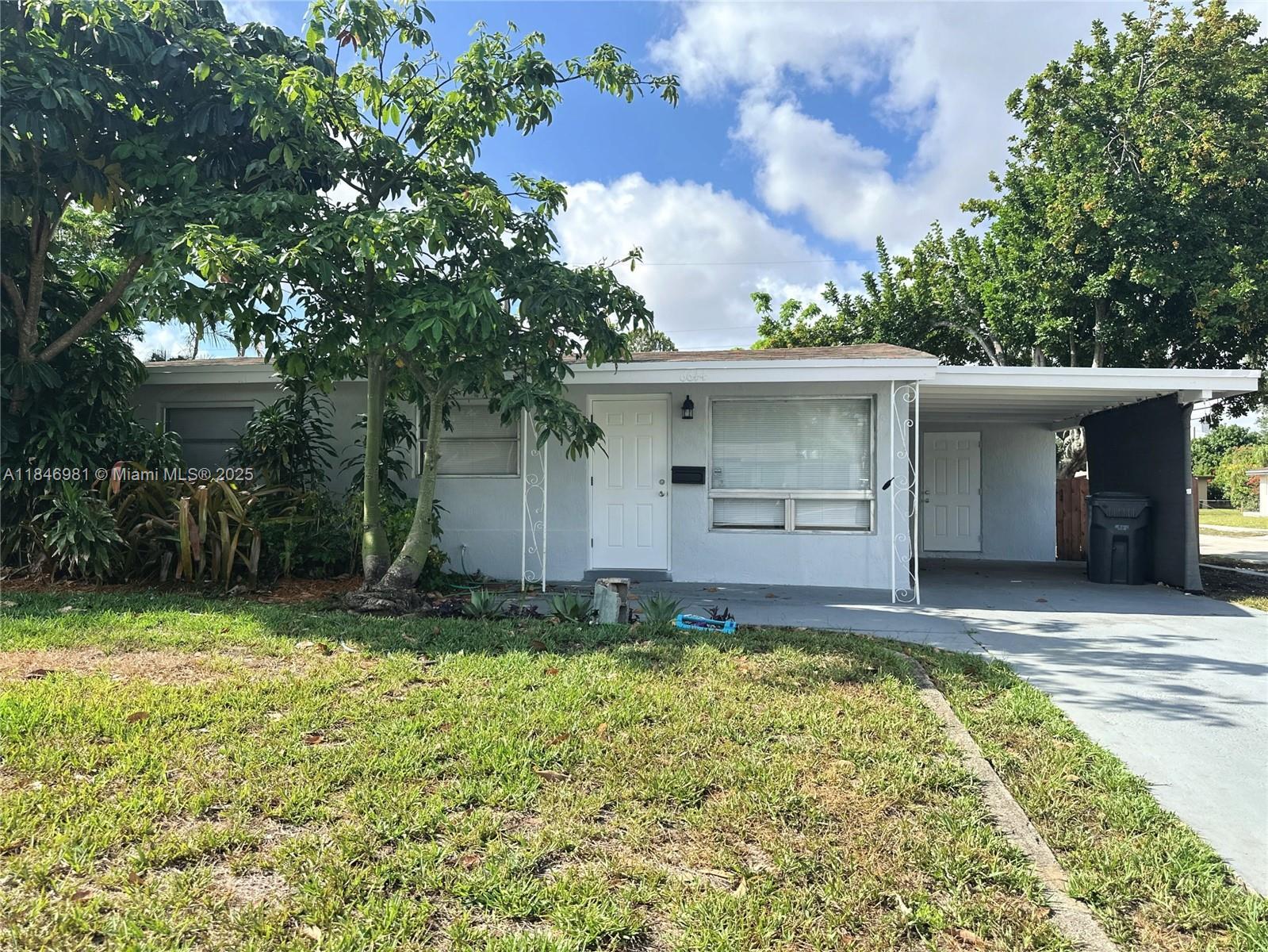 Property Photo: 6644 Raleigh St FL 33024