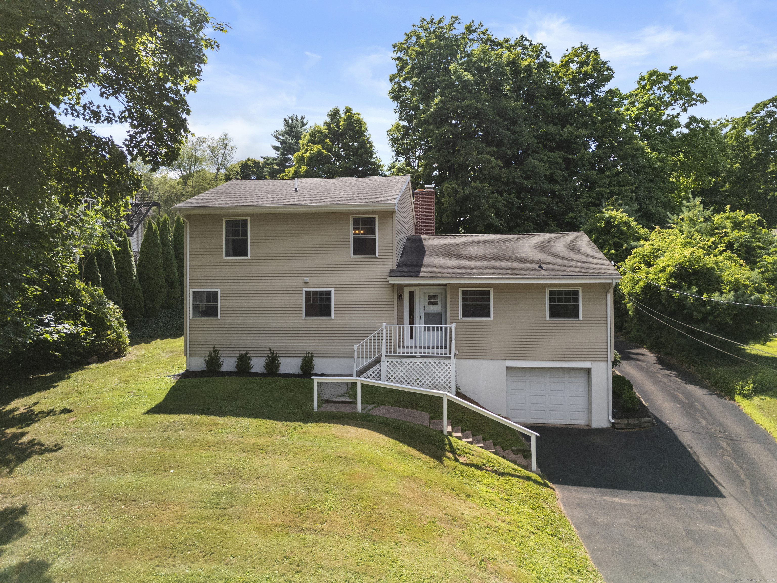 Property Photo:  2756 Whitney Avenue  CT 06518 