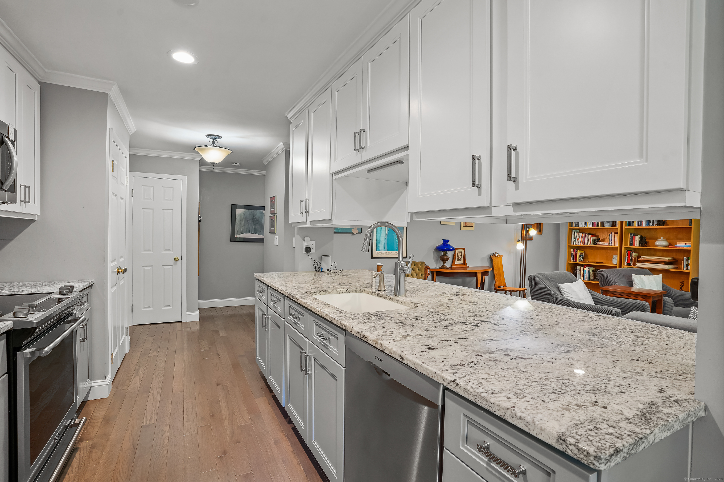Property Photo: 75 Courtland Avenue 9 CT 06902