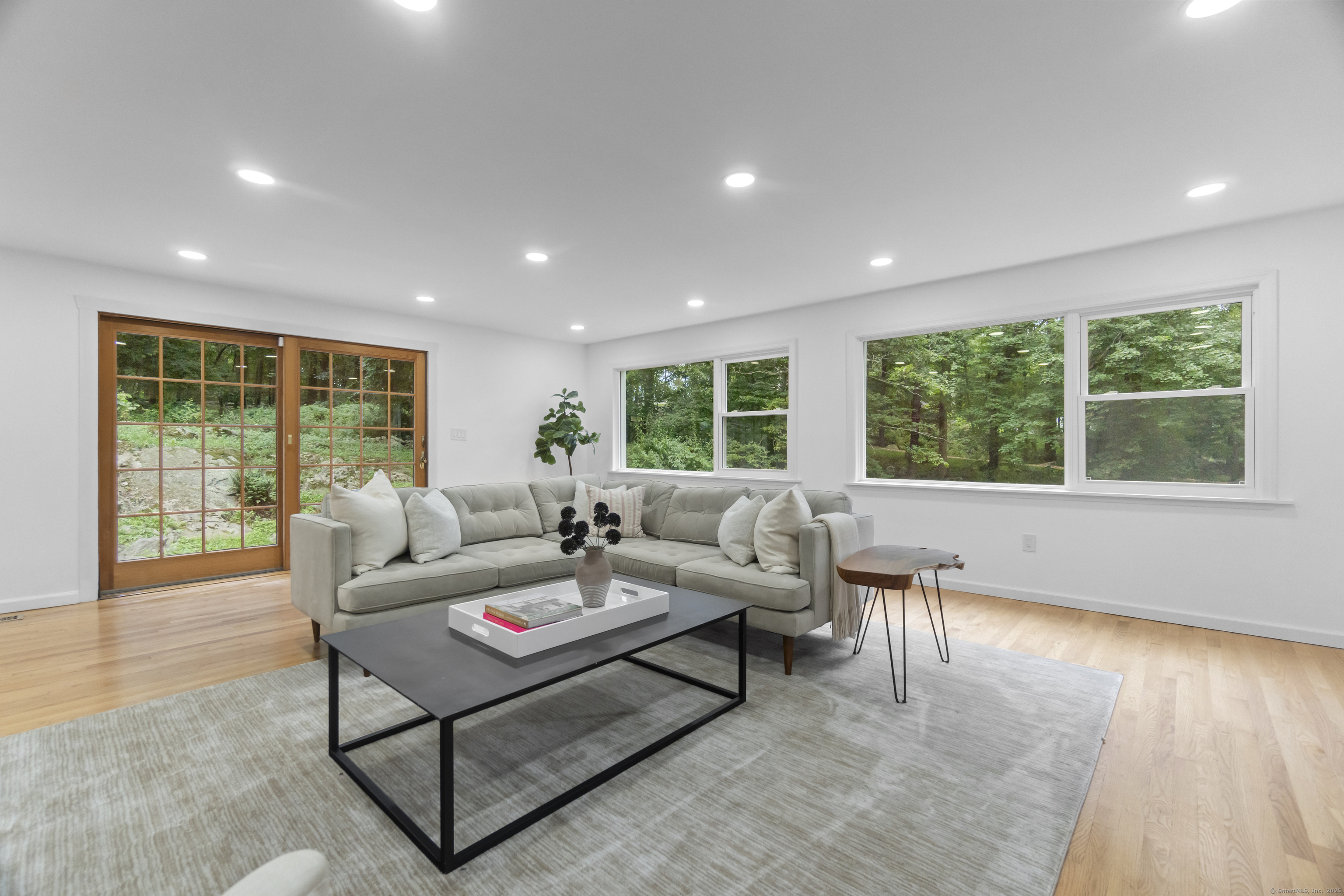 Property Photo:  20 Ravenwood Drive  CT 06883 