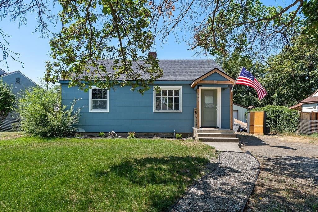 Property Photo: 9807 N Whittier St WA 99218