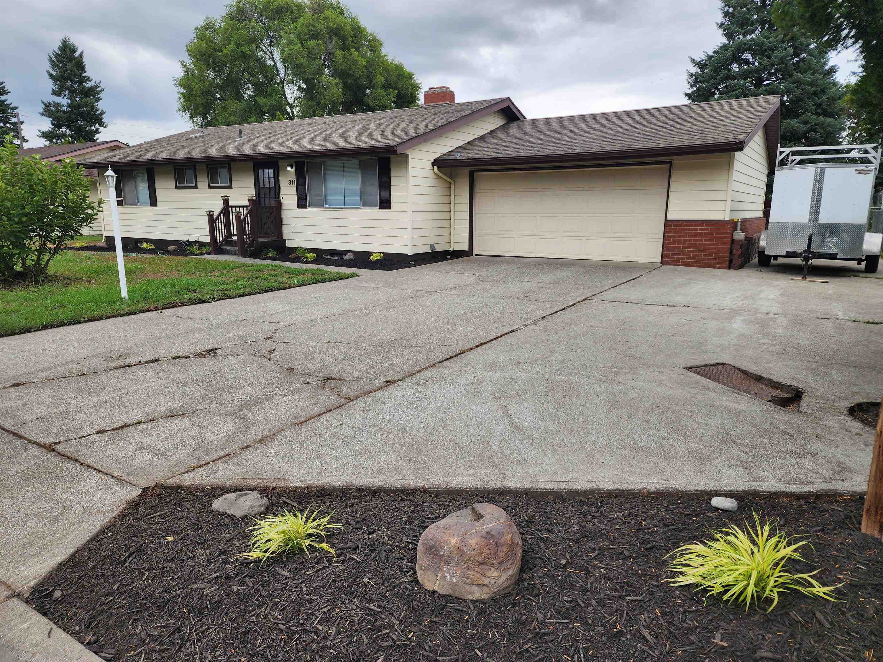 Property Photo: 311 S Blake Rd WA 99216