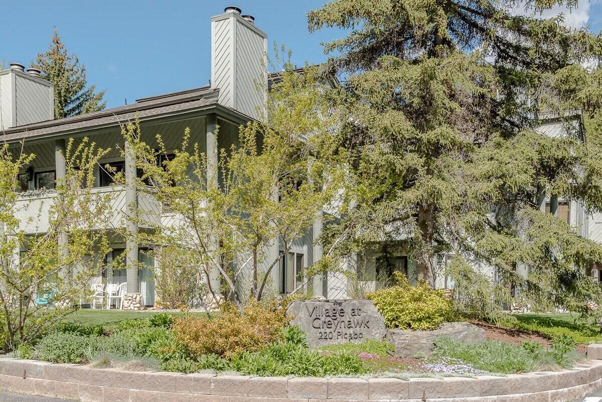 Property Photo:  220 Picabo St 4A  ID 83340 