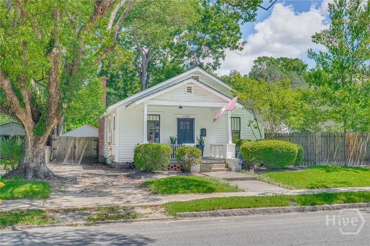 Property Photo:  1208 E 52nd Street  GA 31404 