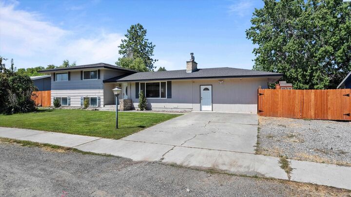 Property Photo: 663 N Sheppard St WA 99336