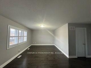 Photo de la propriété:  800 Wrenwood Drive  ON L1K 0Y1 