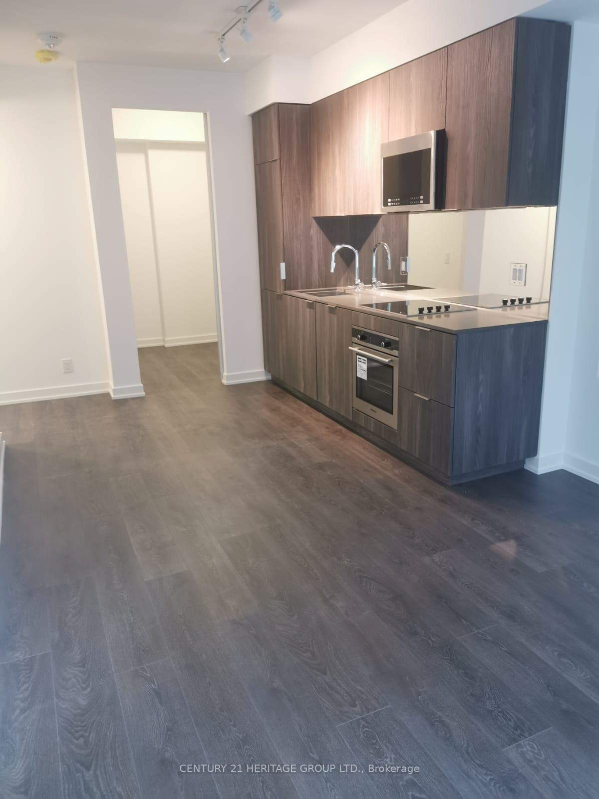 Property Photo: 609 Avenue Road 501 ON M4V 0B1
