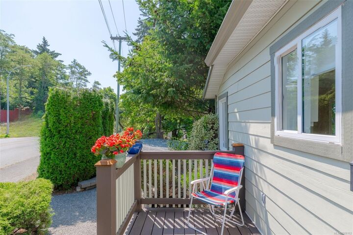 Property Photo: 309 Pine St BC V9R 2B8