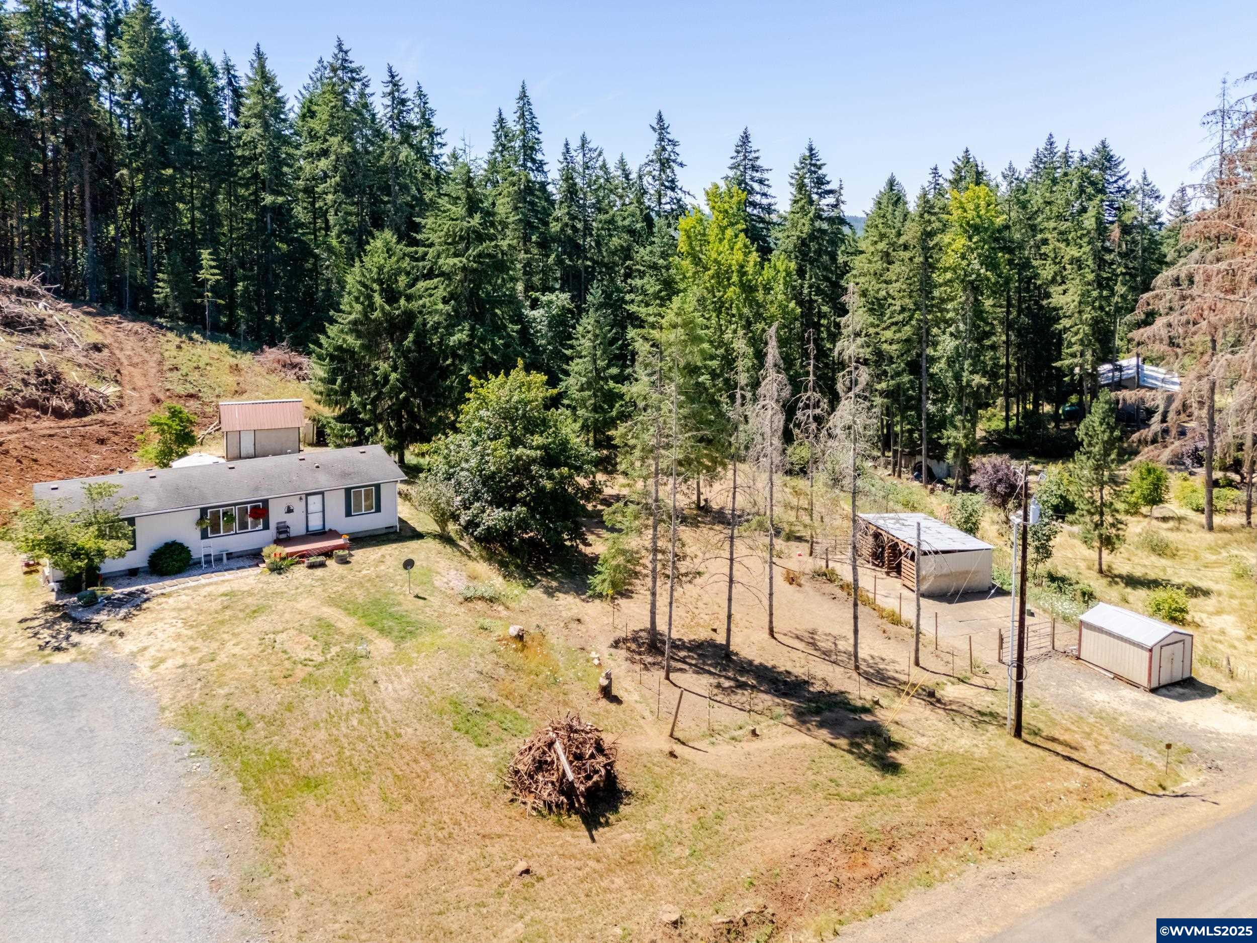Property Photo: 41320 N Keel Mountain Dr OR 97355