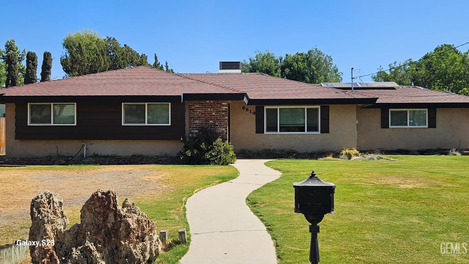 Property Photo: 6619 Desmond Court CA 93308