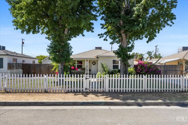 Property Photo: 505 Linda Vista Drive CA 93308
